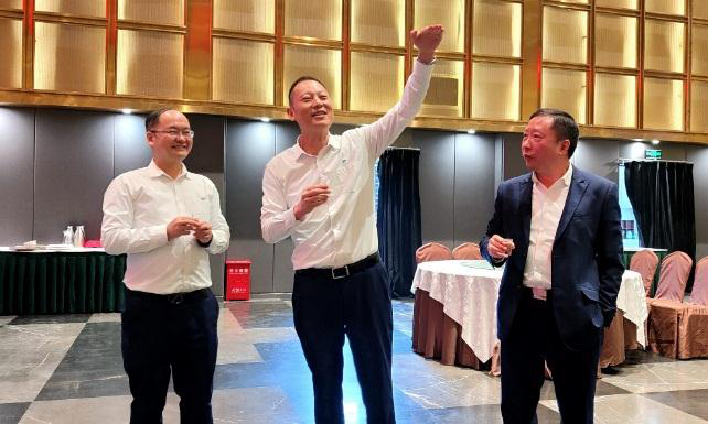 禮贊勞動(dòng)者——天馬玻璃隆重舉行2021 年勞動(dòng)競(jìng)賽、專利獲得者表彰大會(huì)(圖1)